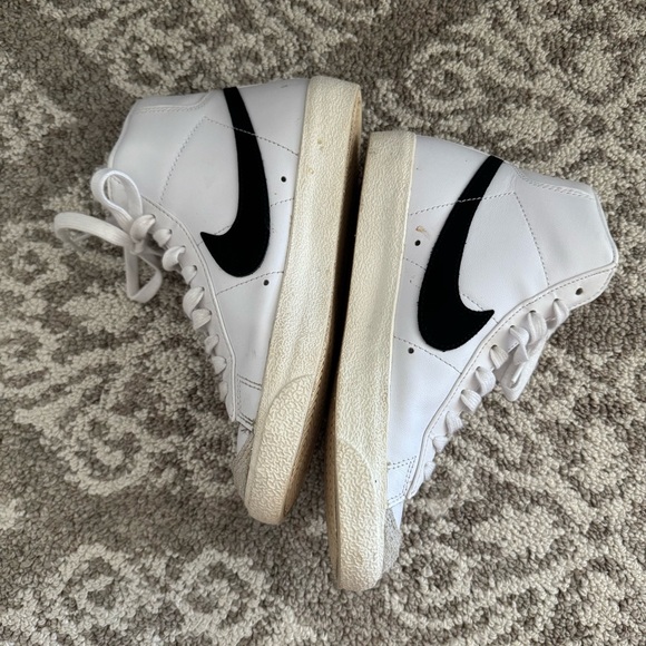 Nike Classic White and Black High-Top Blazer Mid ‘77 Sneaker, 6 - Picture 3 of 11